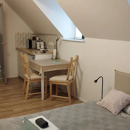 Regori Haz Πανσιόν 4*